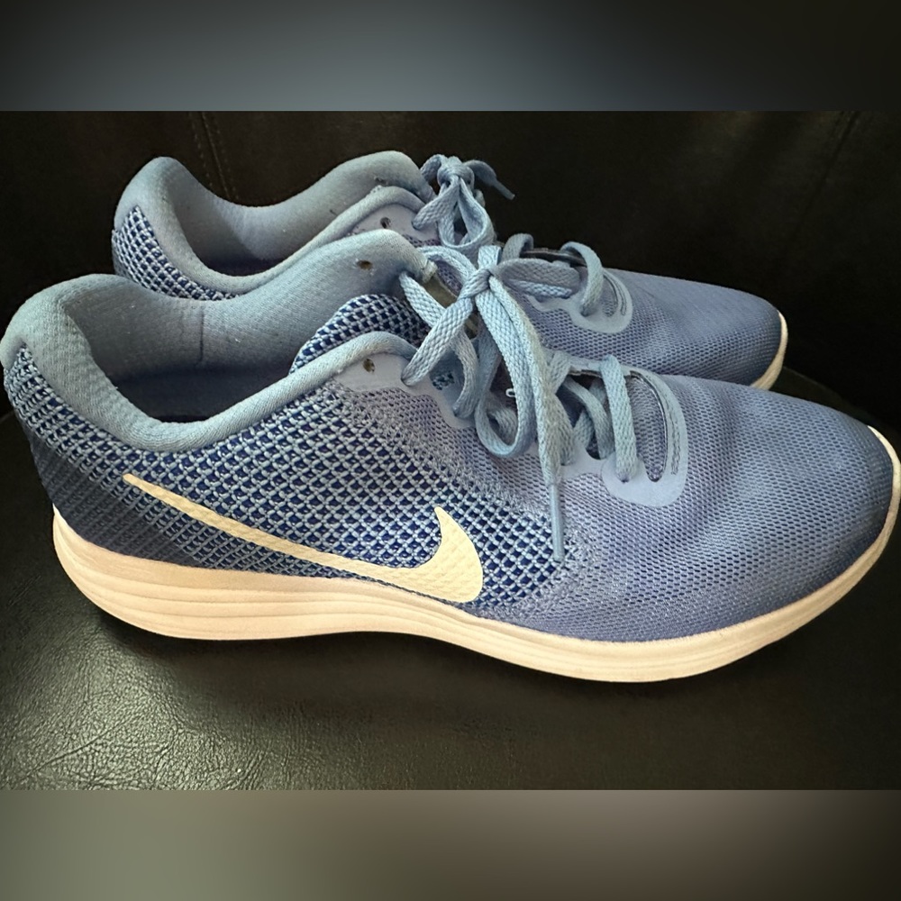 W 9.5 Nike Revolution 3 bright blue